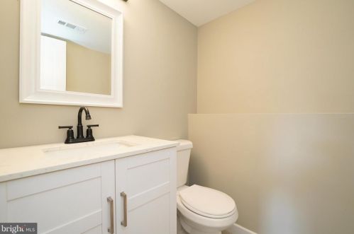 150 Independence Dr, Yardley PA 19067-4910 exterior