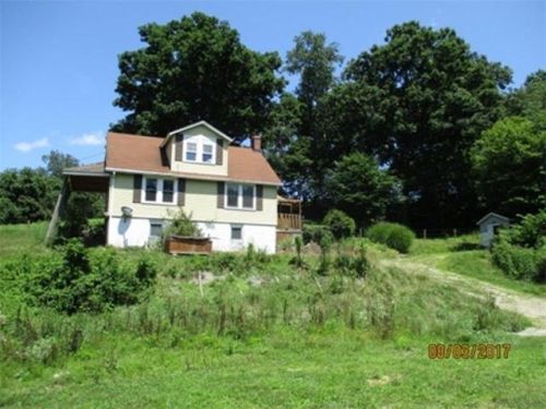 107 Quarry St, Bentleyville, PA 15314-1546