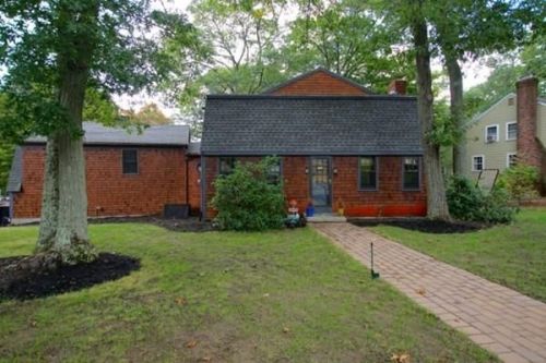 144 Ledgewood Rd, Dedham, MA 02026-6337