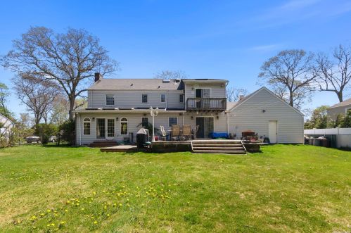 541 Richland Blvd, Brightwaters, NY 11718-1222