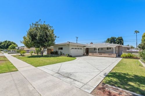 10101 Dewey Dr, Garden Grove, CA 92840-1022