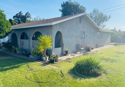 6025 8th St, Riverbank, CA 95367-3048