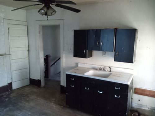 221 Mckean Ave, North Charleroi, PA 15022-1414