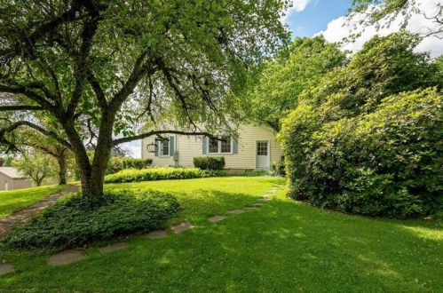 225 Center Church Rd, Grove City, PA 16127-4309