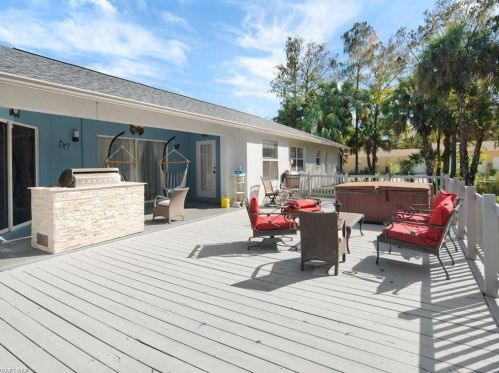 2511 6th St, Naples FL  34120-4305 exterior