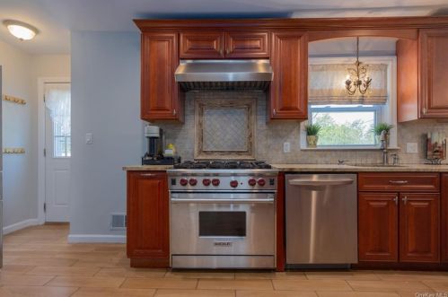 139 Hilburn Rd, Scarsdale NY  10583-6117 exterior