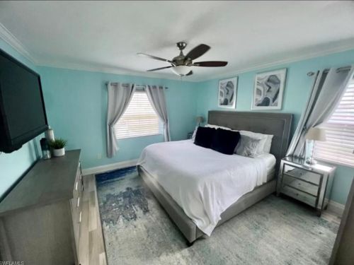 542 Barfield Dr, Marco Island, FL 34145-3604