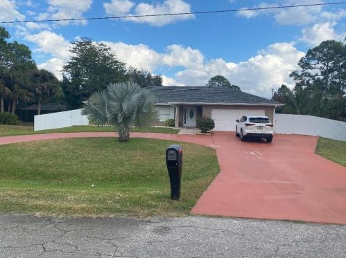 706 Lincoln Ave, Lehigh Acres, FL 33972-3939