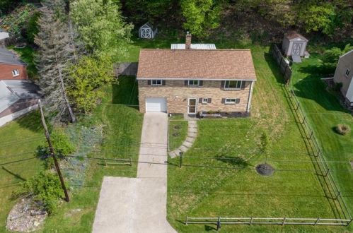 203 Blaze Dr, Glenshaw PA  15116-1009 exterior