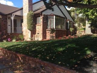 1719 Ben Lomond Dr, Glendale, CA 91202-1005