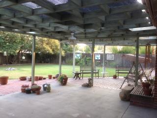 225 Monroe Dr, Hanford, CA 93230-1739