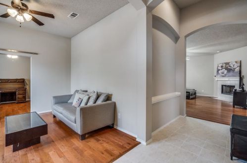 6925 Marigold Ct, Plano, TX 75074-8922