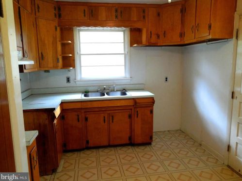 313 Cave Spring Ln, Edinburg VA  22824-3407 exterior