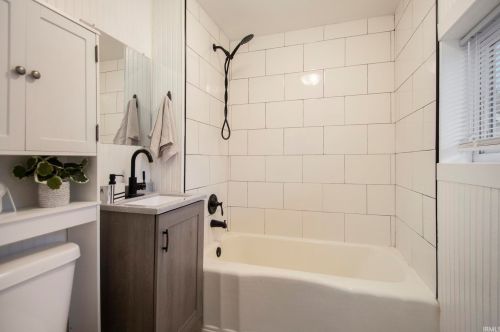 1809 Homewood Ave, Mishawaka IN  46544-2639 exterior