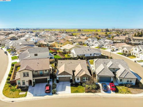 1611 Red Pheasant Ln, Manteca CA  95337 exterior