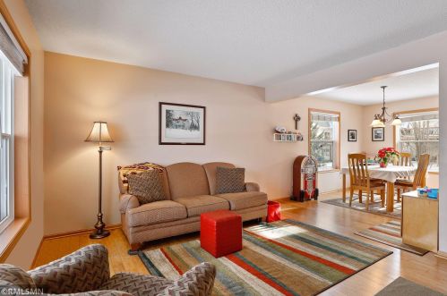 3853 Featherstone Cir, Saint Paul, MN 55125-8470
