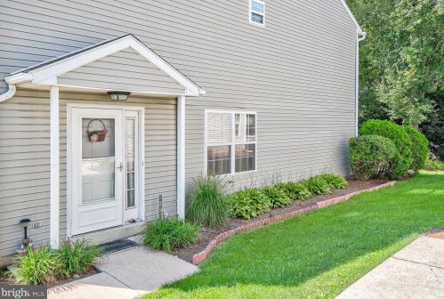 1528 Macintosh Way, Hummelstown PA  17036-8727 exterior