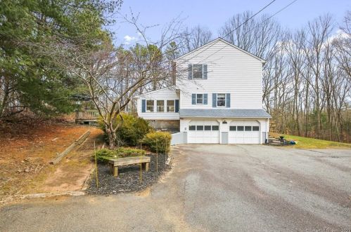 152 Olsen Cir, Norwich, CT 06351-1700