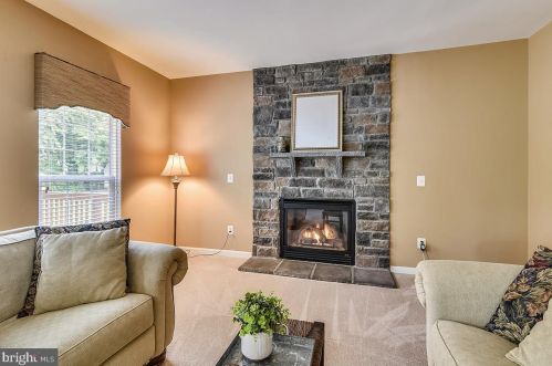 527 Rugby Ct, Purcellville VA  20132-3415 exterior