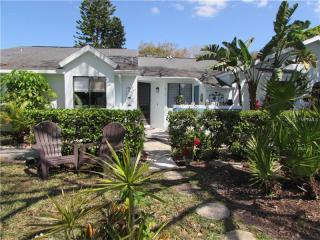 417 Cedar Ridge Ct, Oldsmar, FL 34677-4568