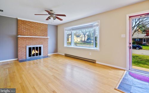 70 Rogers St, Hamilton, VA 20158-9545
