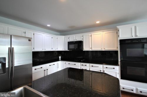 118 Shoal Creek Dr, Blue Bell PA  19422-3250 exterior