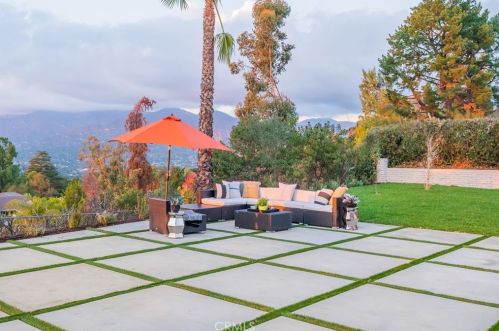 3811 Karen Lynn Dr, Glendale CA  91206-1219 exterior