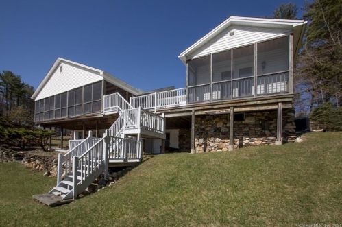 500 Twin Lakes Rd, Salisbury CT  06079-8009 exterior