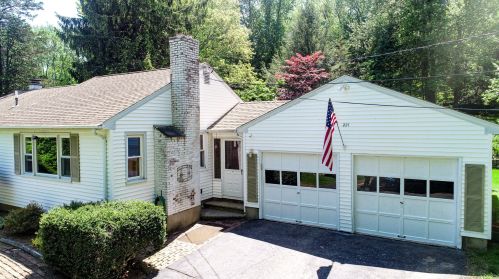 221 Covey Rd, Unionville, CT 06013-1320