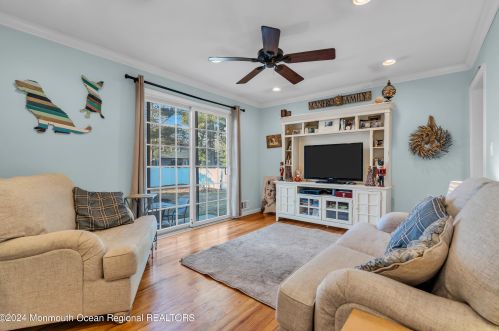 81 Oakland Dr, Bricktown NJ  08724-4560 exterior