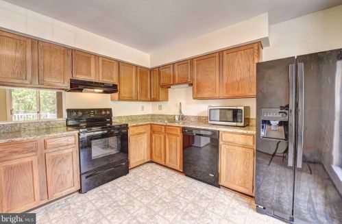 2837 Madeira Ct, Woodbridge VA  22192-1935 exterior