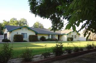 13898 Lacey Blvd, Hanford, CA 93230-9236
