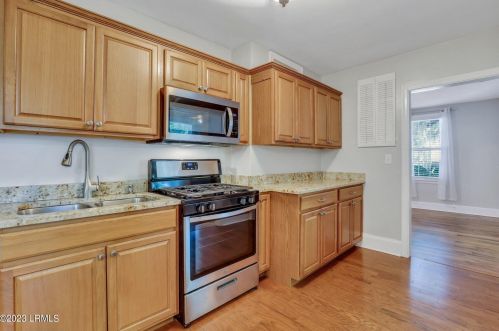 2704 Oaklawn St, Beaufort SC  29902-4335 exterior