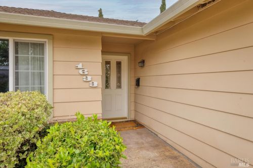 1633 Woodward Dr, Santa Rosa, CA 95405-7636