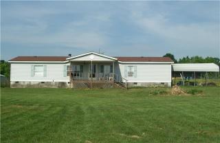 869 Clark Hollow Rd, Westmoreland, TN 37186-7210