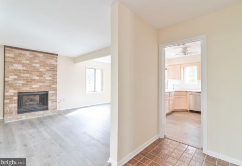 5254 Signal Hill Dr, Springfield VA  22015-2164 exterior