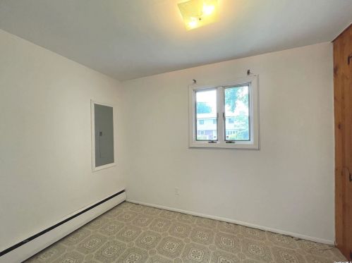 338 Wicks Ave, Babylon NY  11703-1511 exterior