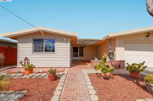 1635 Trowville Ln, Hayward, CA 94545-4332