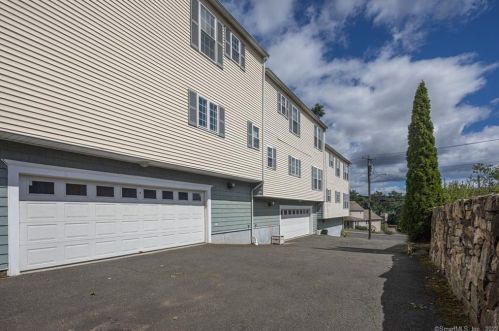 670 Hope St, Stamford, CT 06907-2613