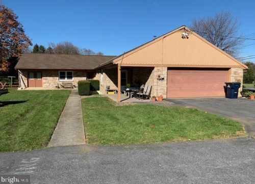 74 Church St, Ephrata PA  17522-9469 exterior