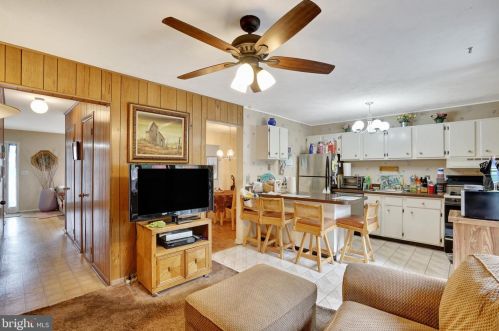 645 Ithaca Pl, East Windsor NJ 08520-5614 exterior