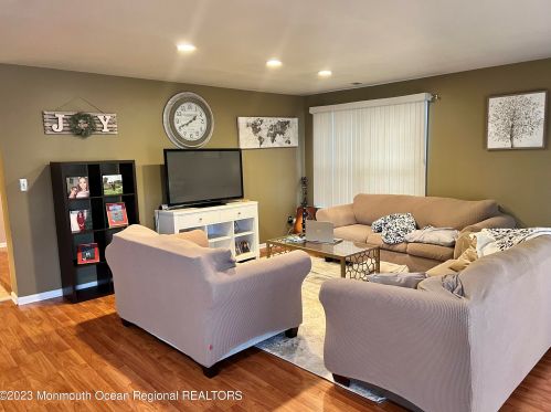 971 Lily Ct, Morganville, NJ 07751-1801