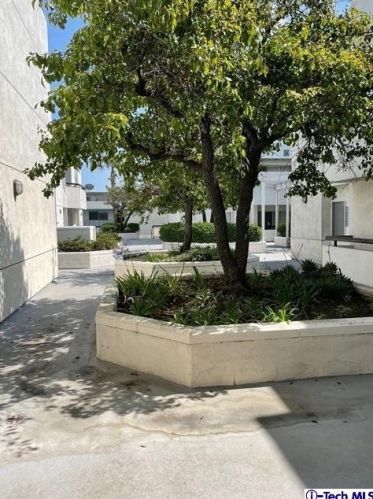 14914 Hamlin St, Van Nuys CA 91411-1455 exterior