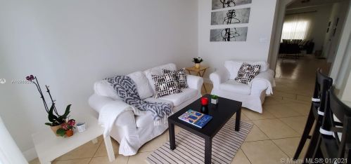 902 143 Ter, Hollywood FL  33027-6151 exterior