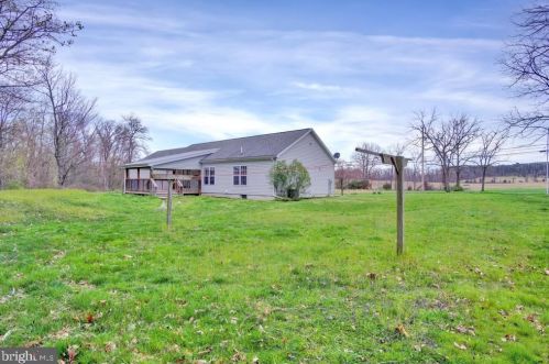 60 Cold Springs Rd, Carlisle PA 17015-9113 exterior