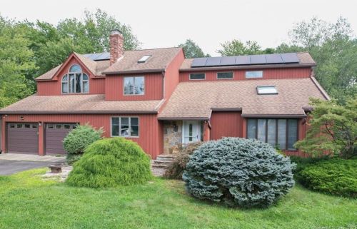 38 Ash Ct, Middletown, CT 06457-6128
