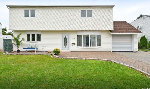 4028 Jean Ave, Bethpage, NY 11714-4521