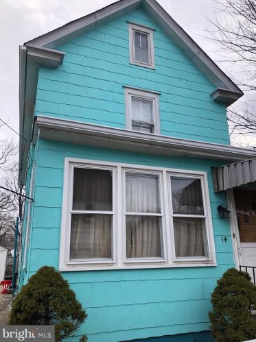 214 Washington St, West Deptford, NJ 08066-1651