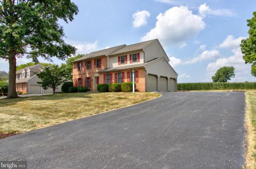 2705 Saddleback Dr, Lancaster, PA 17603-4152