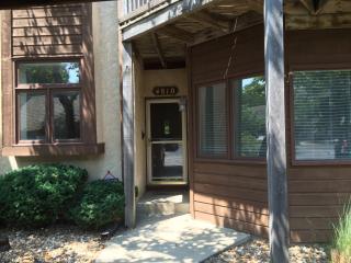 4810 Horton St, Shawnee Mission KS  66202-1757 exterior